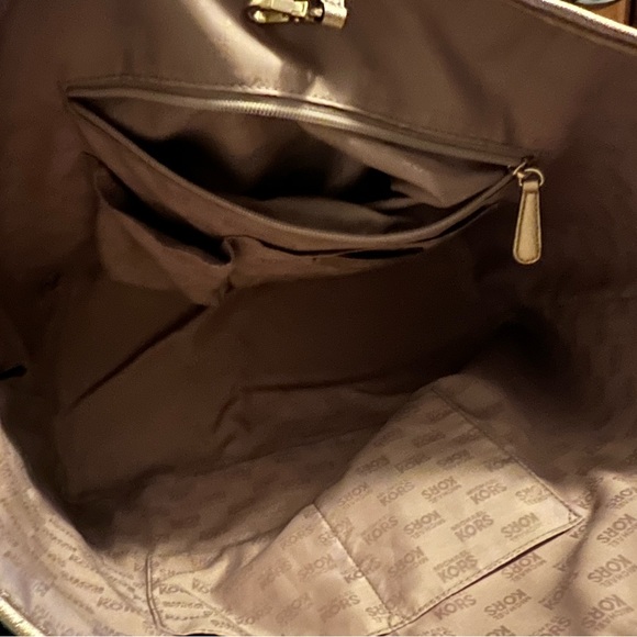 Michael Kors Jet Set Travel Tote - Picture 8 of 13